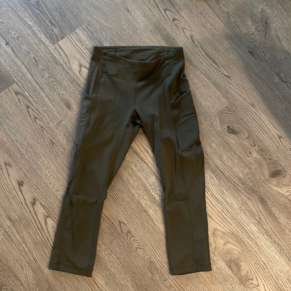 LIKE NEW Lululemon Capri Leggings in Army Green